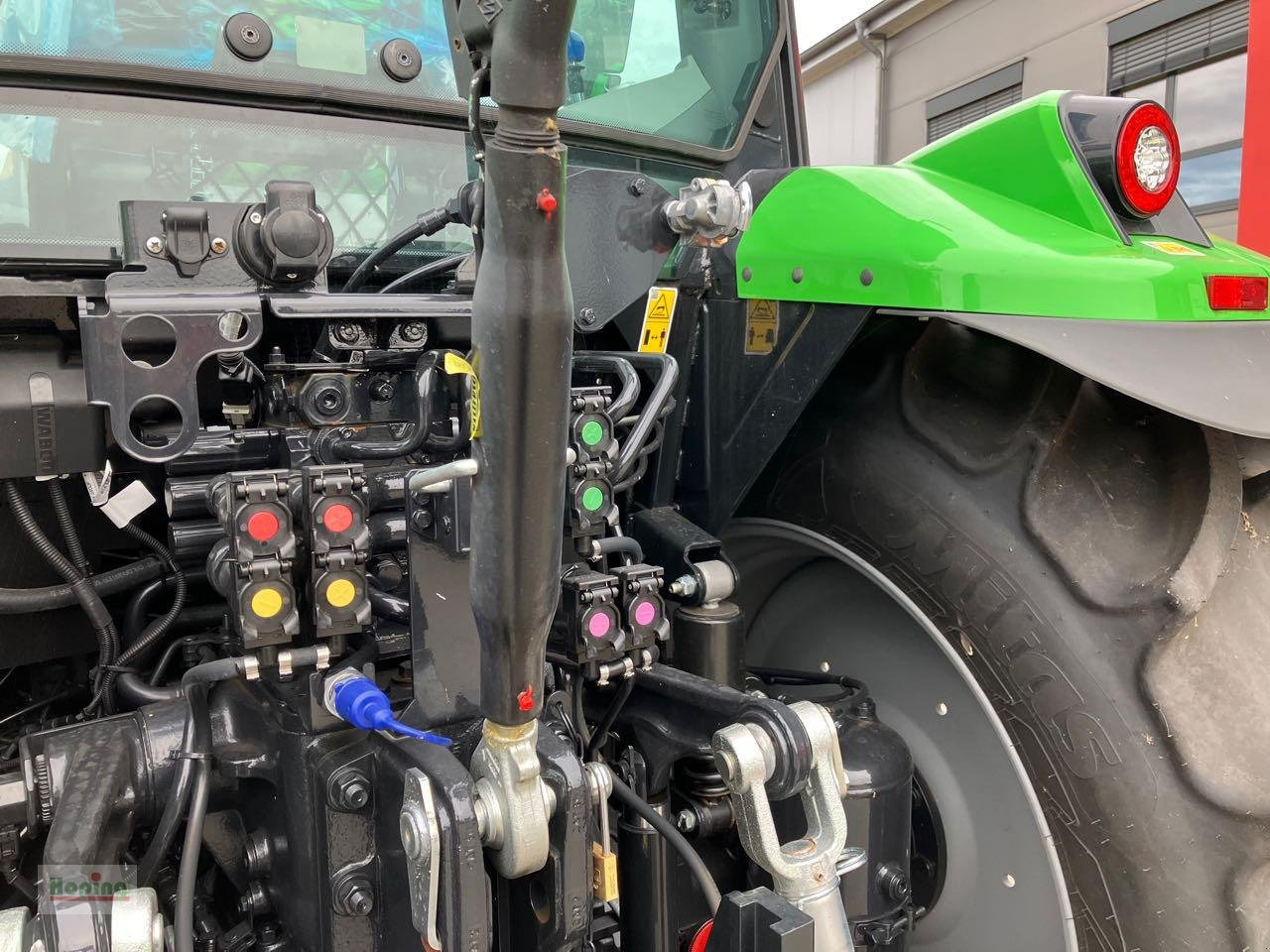 Deutz-Fahr 6125C TTV STAGE V - Traktor: gambar 4 Deutz-Fahr 6125C TTV STAGE V - Traktor: gambar 4