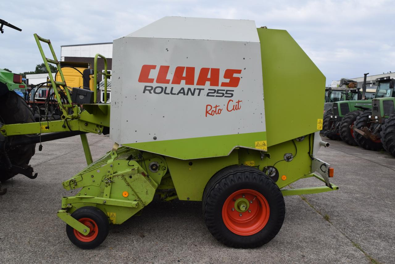 CLAAS Rollant 255 RC - Baler bulat: gambar 1 CLAAS Rollant 255 RC - Baler bulat: gambar 1