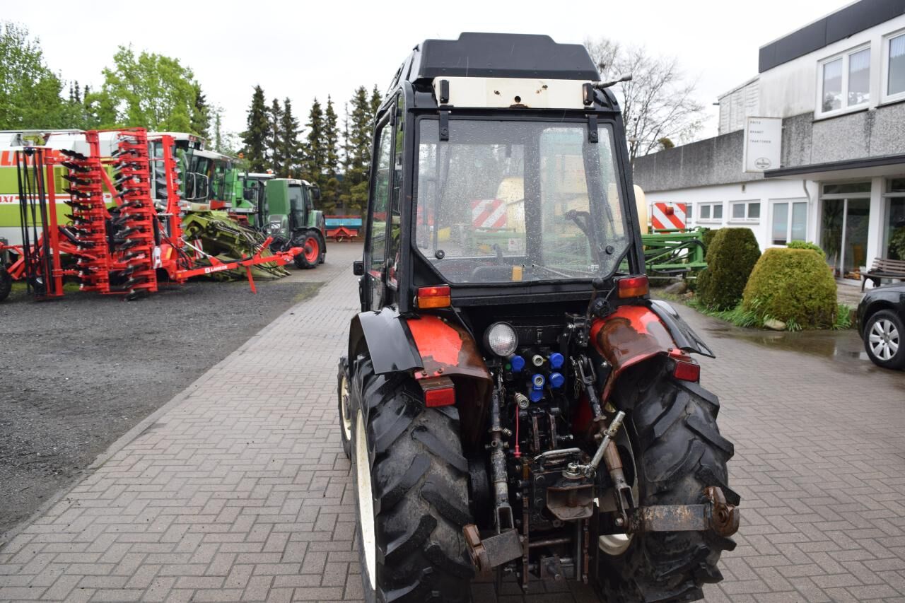 Case-IH 2130 V - Traktor mengangkang: gambar 3 Case-IH 2130 V - Traktor mengangkang: gambar 3