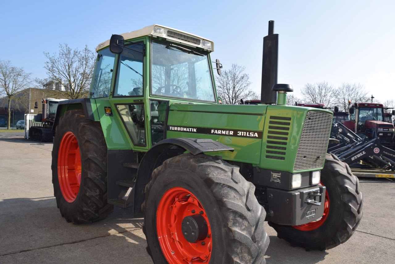 Fendt Farmer 311 LSA - Traktor: gambar 1 Fendt Farmer 311 LSA - Traktor: gambar 1