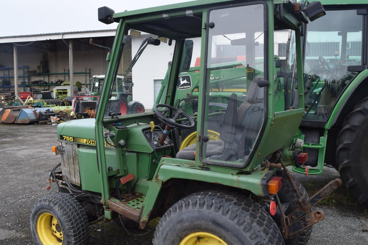 John Deere 755 - Traktor: gambar 3 John Deere 755 - Traktor: gambar 3