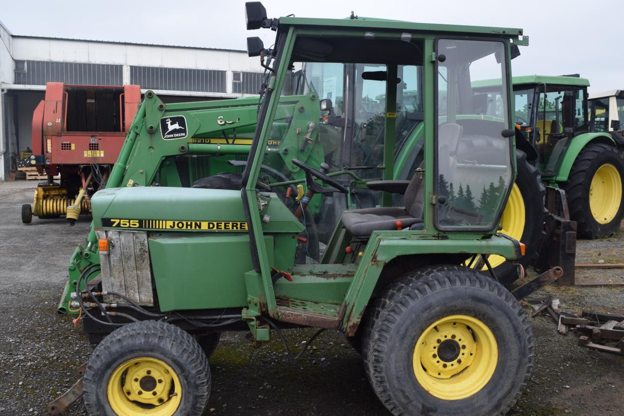 John Deere 755 - Traktor: gambar 2 John Deere 755 - Traktor: gambar 2