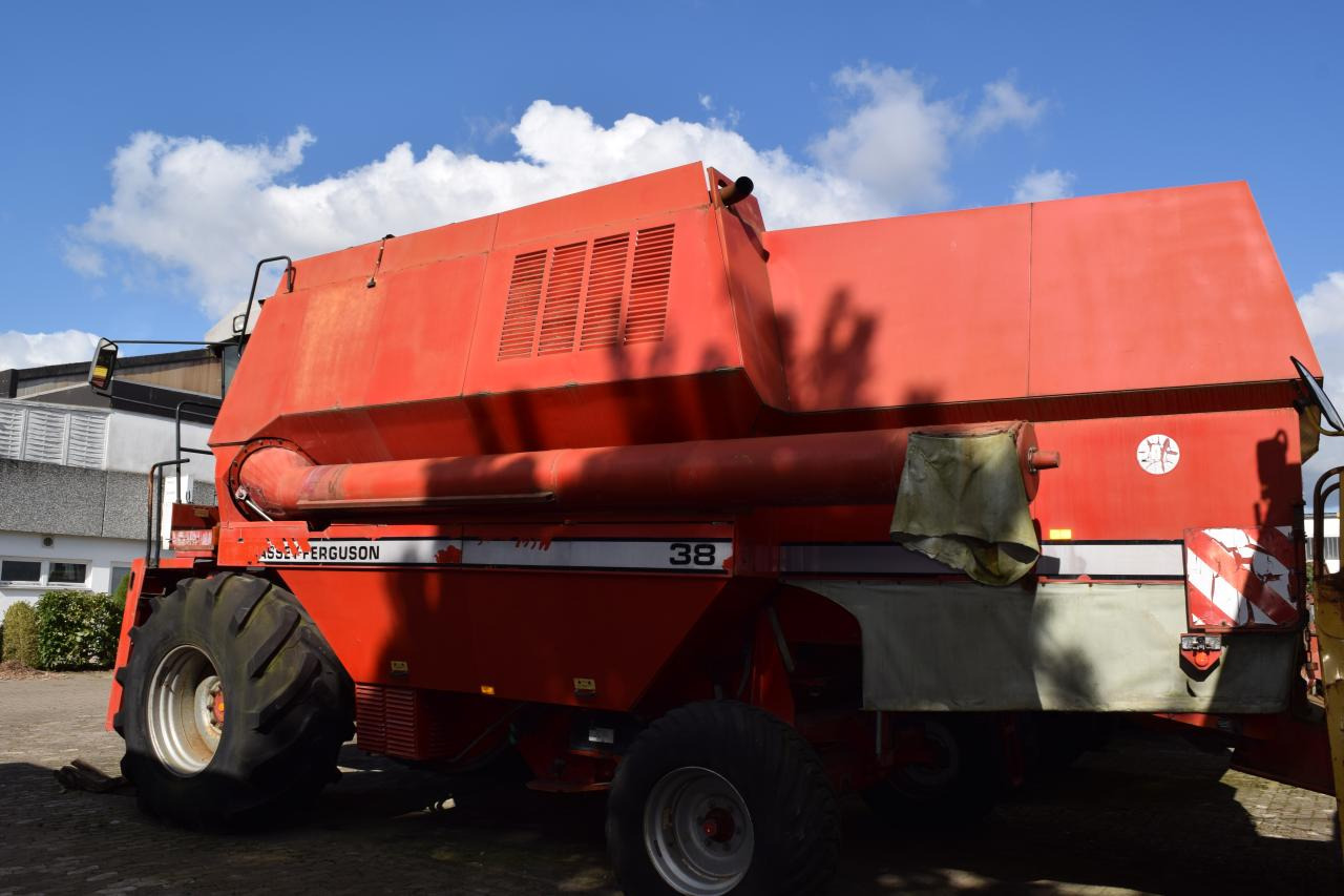 Massey Ferguson MF 38 - Pemanen gabungan: gambar 4 Massey Ferguson MF 38 - Pemanen gabungan: gambar 4