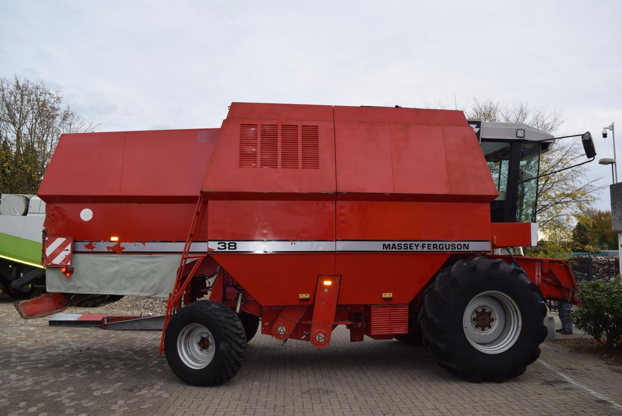 Massey Ferguson MF 38 - Pemanen gabungan: gambar 1 Massey Ferguson MF 38 - Pemanen gabungan: gambar 1