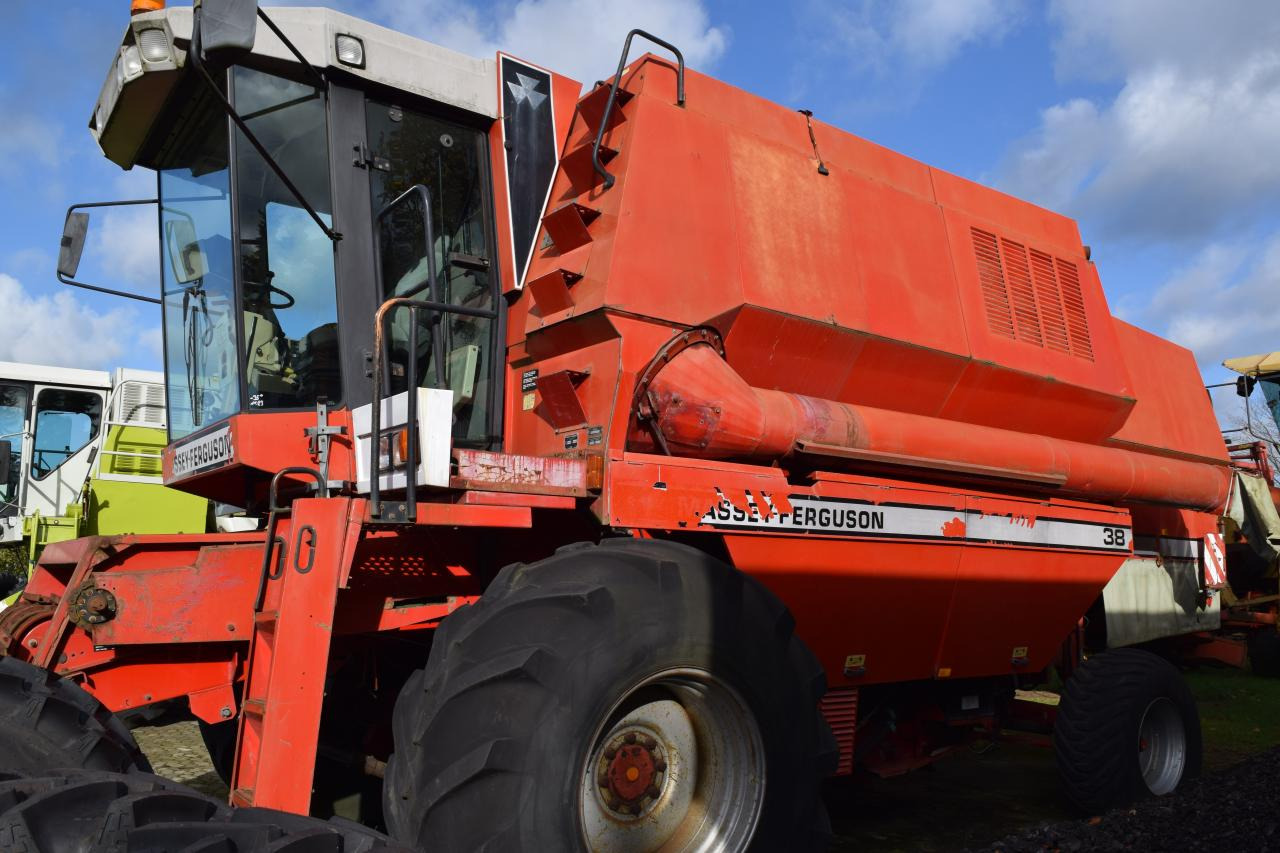Massey Ferguson MF 38 - Pemanen gabungan: gambar 2 Massey Ferguson MF 38 - Pemanen gabungan: gambar 2