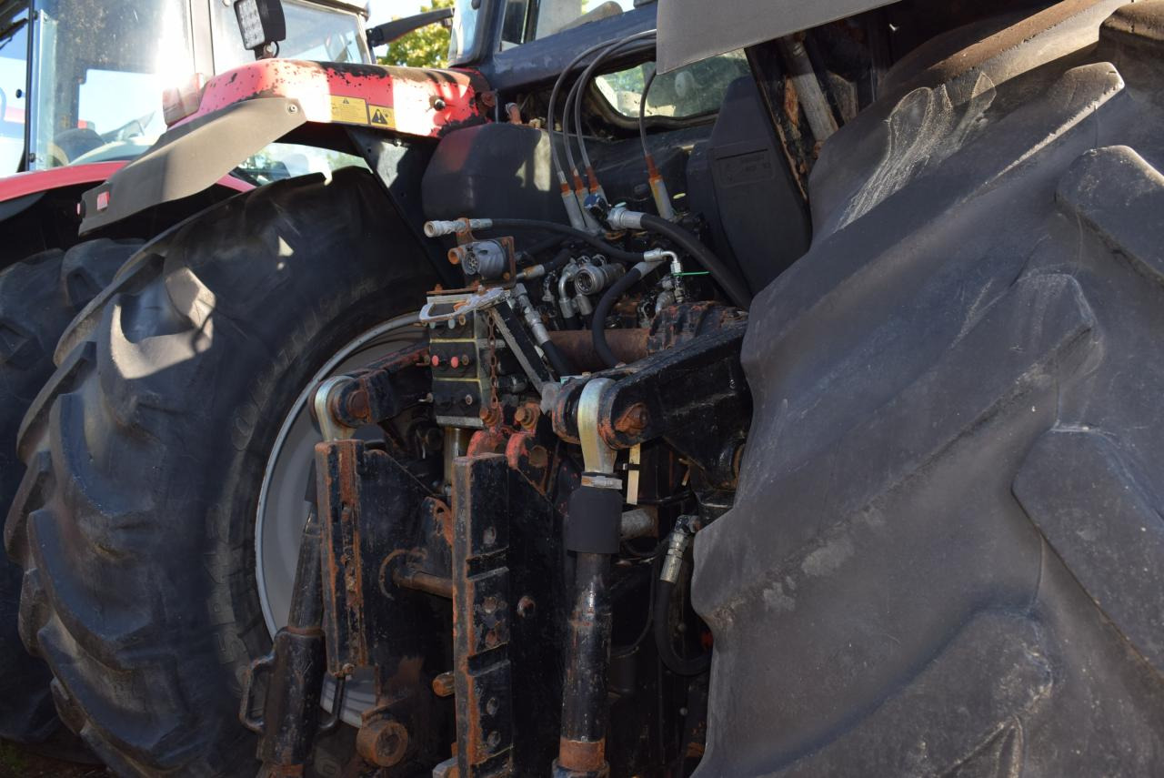 Massey Ferguson MF 8250 - Traktor: gambar 4 Massey Ferguson MF 8250 - Traktor: gambar 4