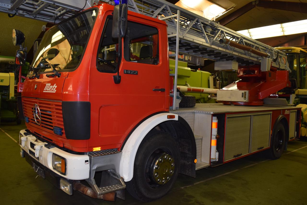 Mercedes-Benz 1422 F 4x2 DLK 23 12 Drehleiter - Hook lift: gambar 3 Mercedes-Benz 1422 F 4x2 DLK 23 12 Drehleiter - Hook lift: gambar 3
