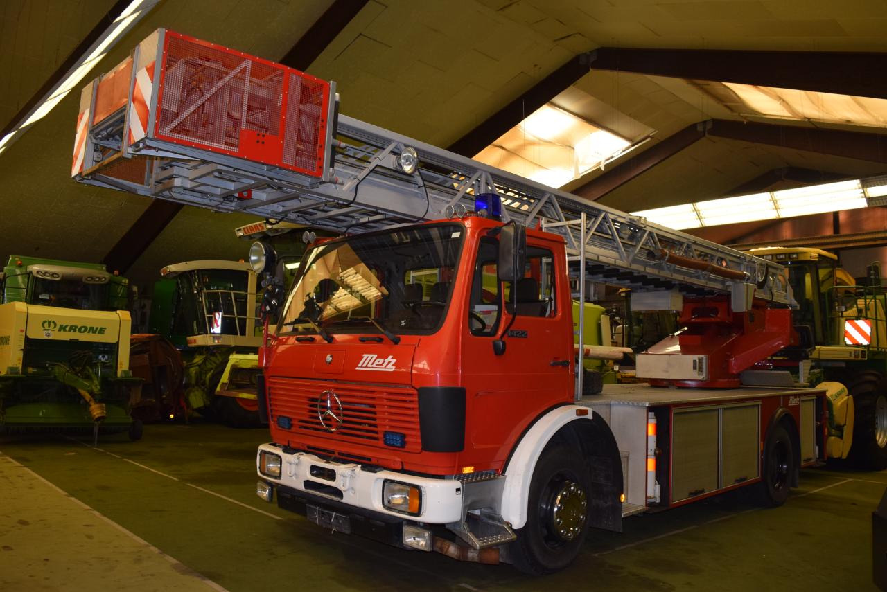 Mercedes-Benz 1422 F 4x2 DLK 23 12 Drehleiter - Hook lift: gambar 1 Mercedes-Benz 1422 F 4x2 DLK 23 12 Drehleiter - Hook lift: gambar 1