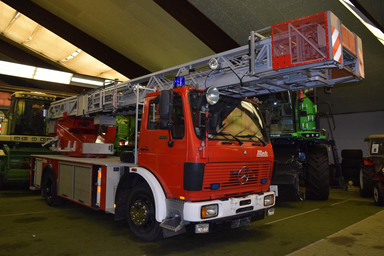 Mercedes-Benz 1422 F 4x2 DLK 23 12 Drehleiter - Hook lift: gambar 2 Mercedes-Benz 1422 F 4x2 DLK 23 12 Drehleiter - Hook lift: gambar 2