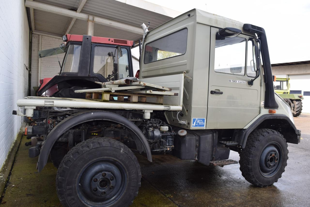 Mercedes-Benz U 90 - Truk jungkit: gambar 3 Mercedes-Benz U 90 - Truk jungkit: gambar 3
