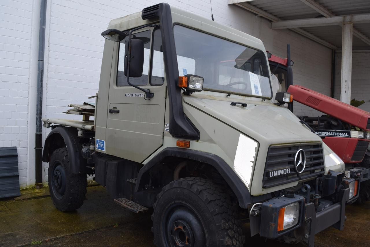 Mercedes-Benz U 90 - Truk jungkit: gambar 1 Mercedes-Benz U 90 - Truk jungkit: gambar 1