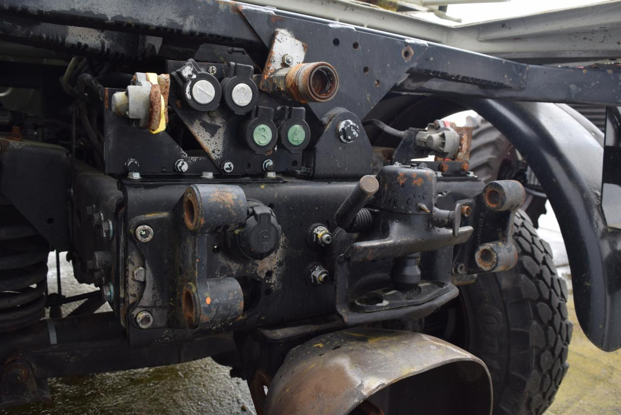 Mercedes-Benz Unimog U 90 - Traktor: gambar 5 Mercedes-Benz Unimog U 90 - Traktor: gambar 5