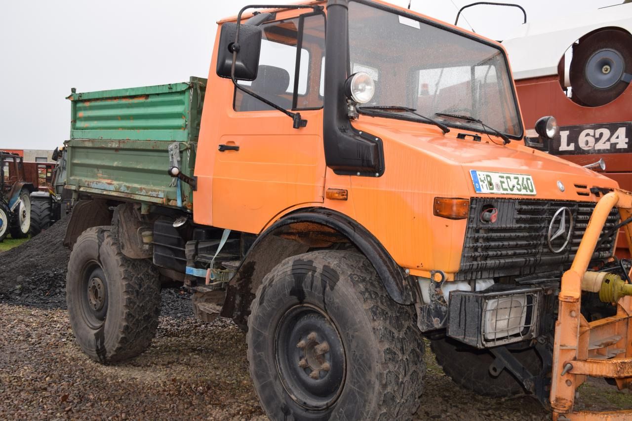 Mercedes-Benz Unimog U1200 - Traktor: gambar 1 Mercedes-Benz Unimog U1200 - Traktor: gambar 1