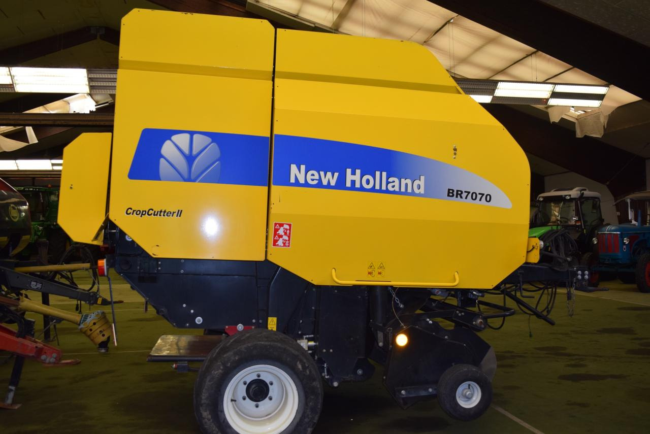 New Holland BR 7070 Crop Cutter II - Baler bulat: gambar 1 New Holland BR 7070 Crop Cutter II - Baler bulat: gambar 1