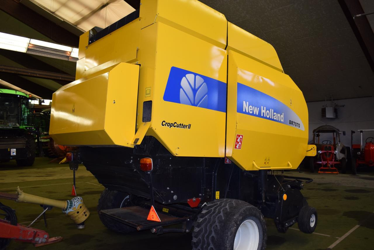 New Holland BR 7070 Crop Cutter II - Baler bulat: gambar 4 New Holland BR 7070 Crop Cutter II - Baler bulat: gambar 4