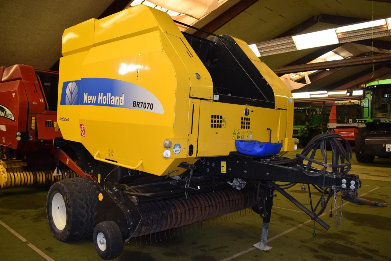 New Holland BR 7070 Crop Cutter II - Baler bulat: gambar 3 New Holland BR 7070 Crop Cutter II - Baler bulat: gambar 3