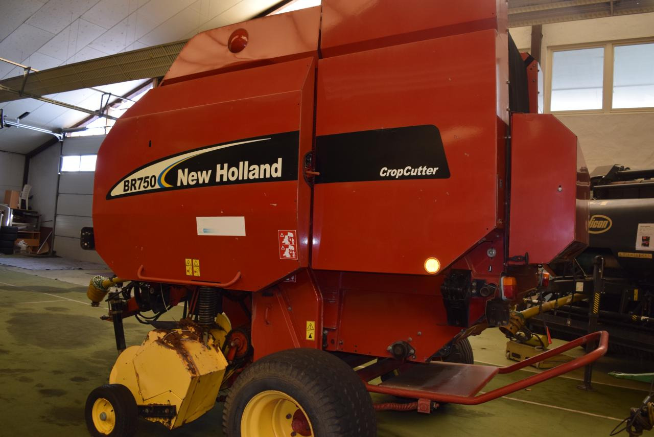 New Holland BR 750 CropCutter - Baler bulat: gambar 4 New Holland BR 750 CropCutter - Baler bulat: gambar 4