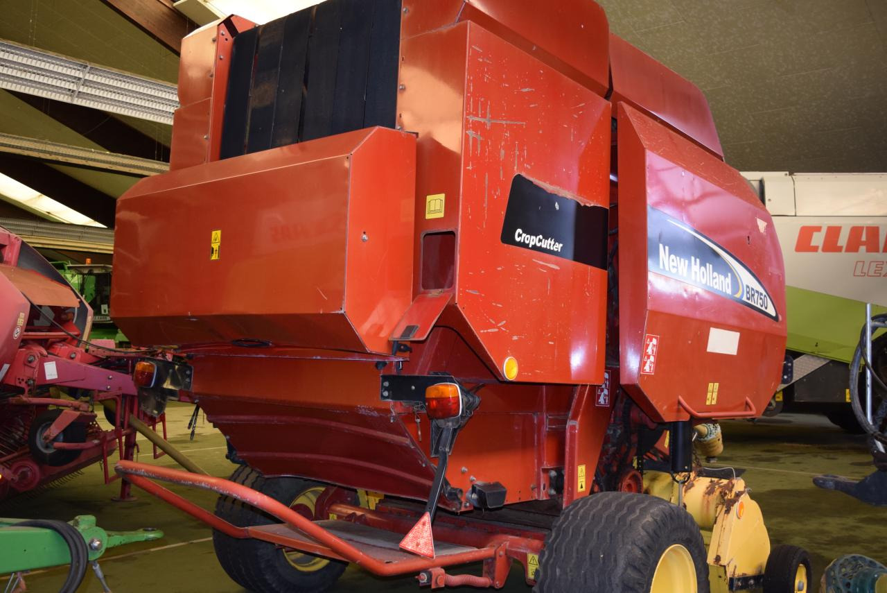 New Holland BR 750 CropCutter - Baler bulat: gambar 3 New Holland BR 750 CropCutter - Baler bulat: gambar 3