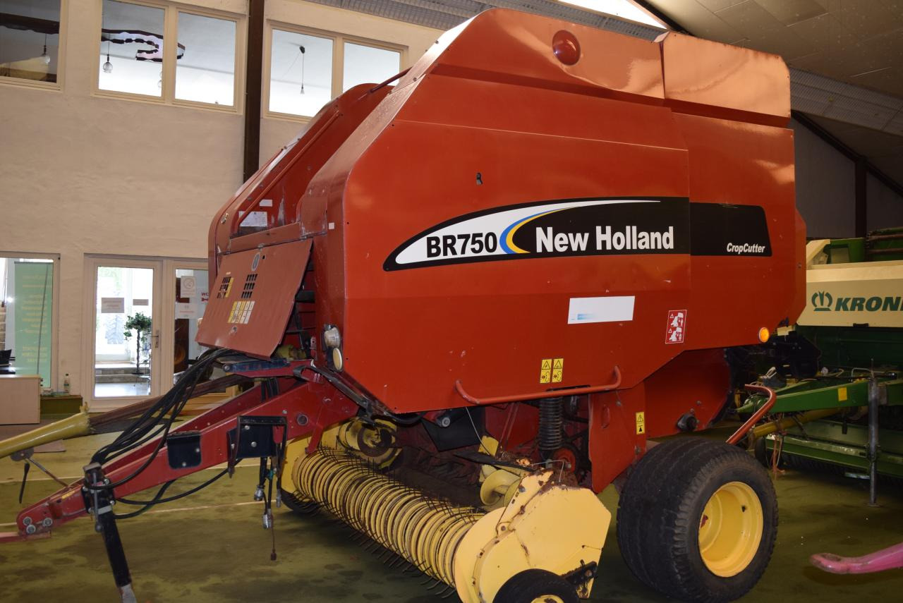 New Holland BR 750 CropCutter - Baler bulat: gambar 2 New Holland BR 750 CropCutter - Baler bulat: gambar 2