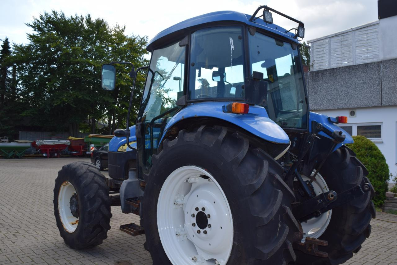 New Holland TD 5040 - Traktor: gambar 5 New Holland TD 5040 - Traktor: gambar 5