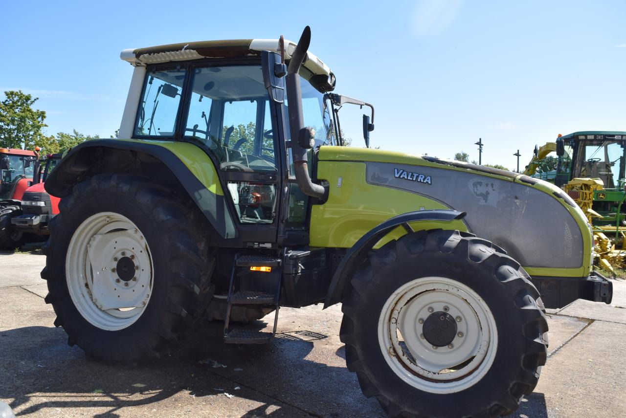 Valtra T120 - Traktor: gambar 1 Valtra T120 - Traktor: gambar 1