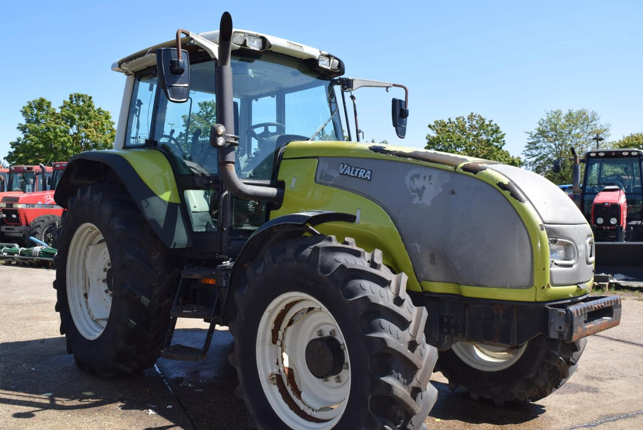 Valtra T120 - Traktor: gambar 3 Valtra T120 - Traktor: gambar 3