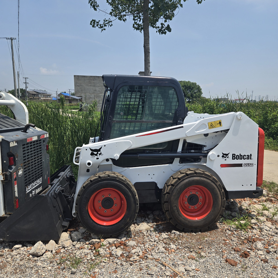 BOBCAT S550 - Skid steer: gambar 1 BOBCAT S550 - Skid steer: gambar 1