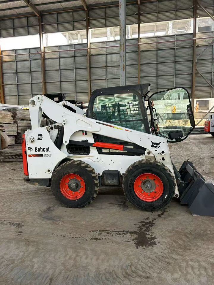 BOBCAT S770 - Skid steer: gambar 2 BOBCAT S770 - Skid steer: gambar 2