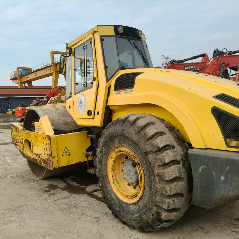 BOMAG BW226DH - Roller jalan: gambar 2 BOMAG BW226DH - Roller jalan: gambar 2