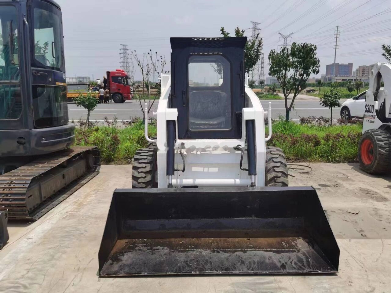 Bobcat S130 - Skid steer: gambar 2 Bobcat S130 - Skid steer: gambar 2