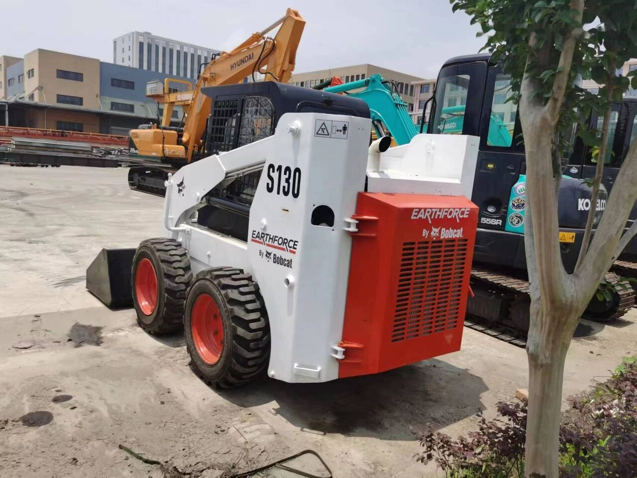 Bobcat S130 - Skid steer: gambar 3 Bobcat S130 - Skid steer: gambar 3