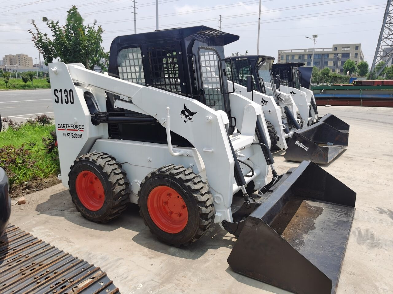 Bobcat S130 - Skid steer: gambar 3 Bobcat S130 - Skid steer: gambar 3