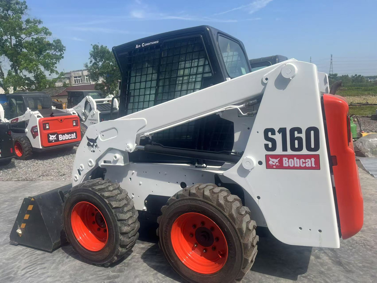 Bobcat S160 - Skid steer: gambar 2 Bobcat S160 - Skid steer: gambar 2