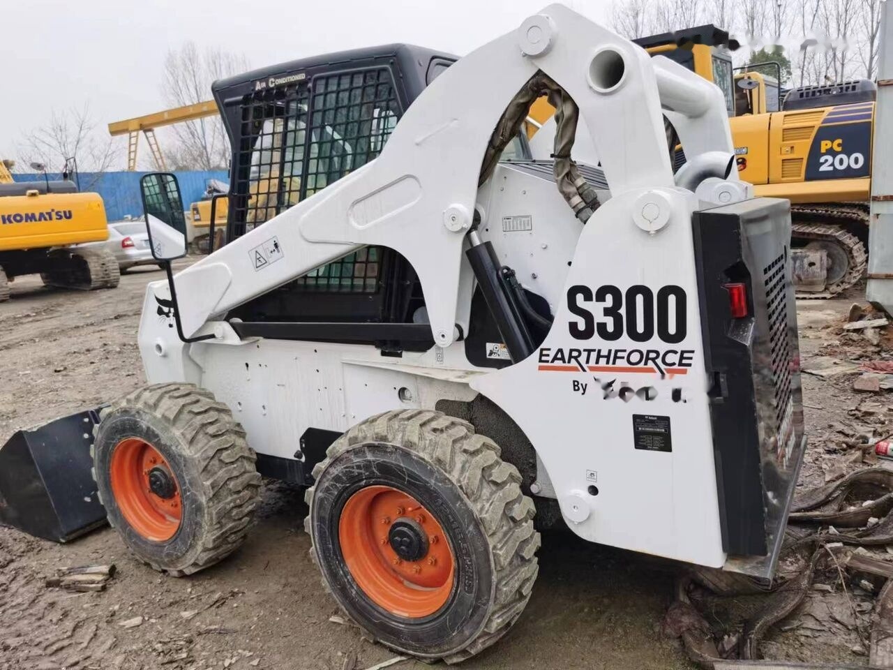 Bobcat S300 - Skid steer: gambar 2 Bobcat S300 - Skid steer: gambar 2