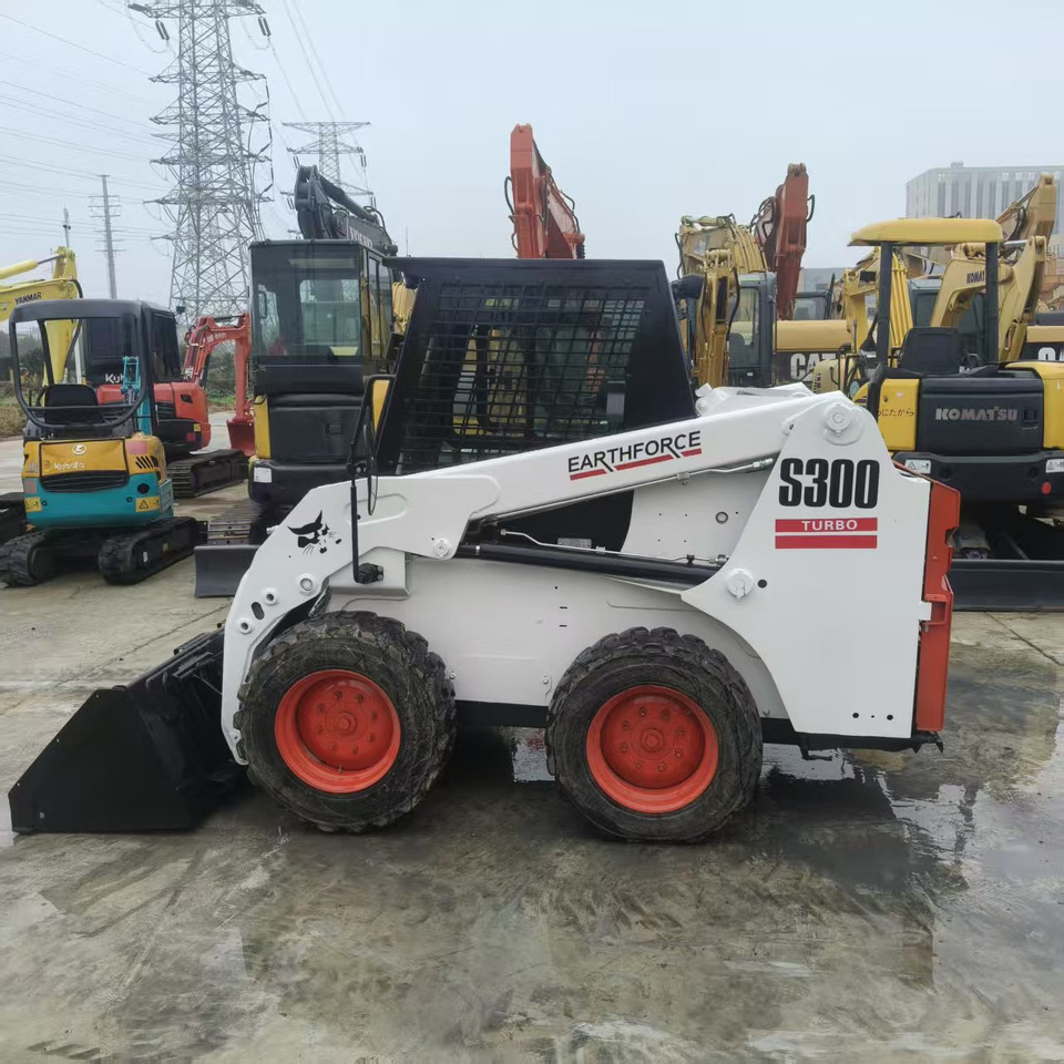 Bobcat S300 - Skid steer: gambar 1 Bobcat S300 - Skid steer: gambar 1