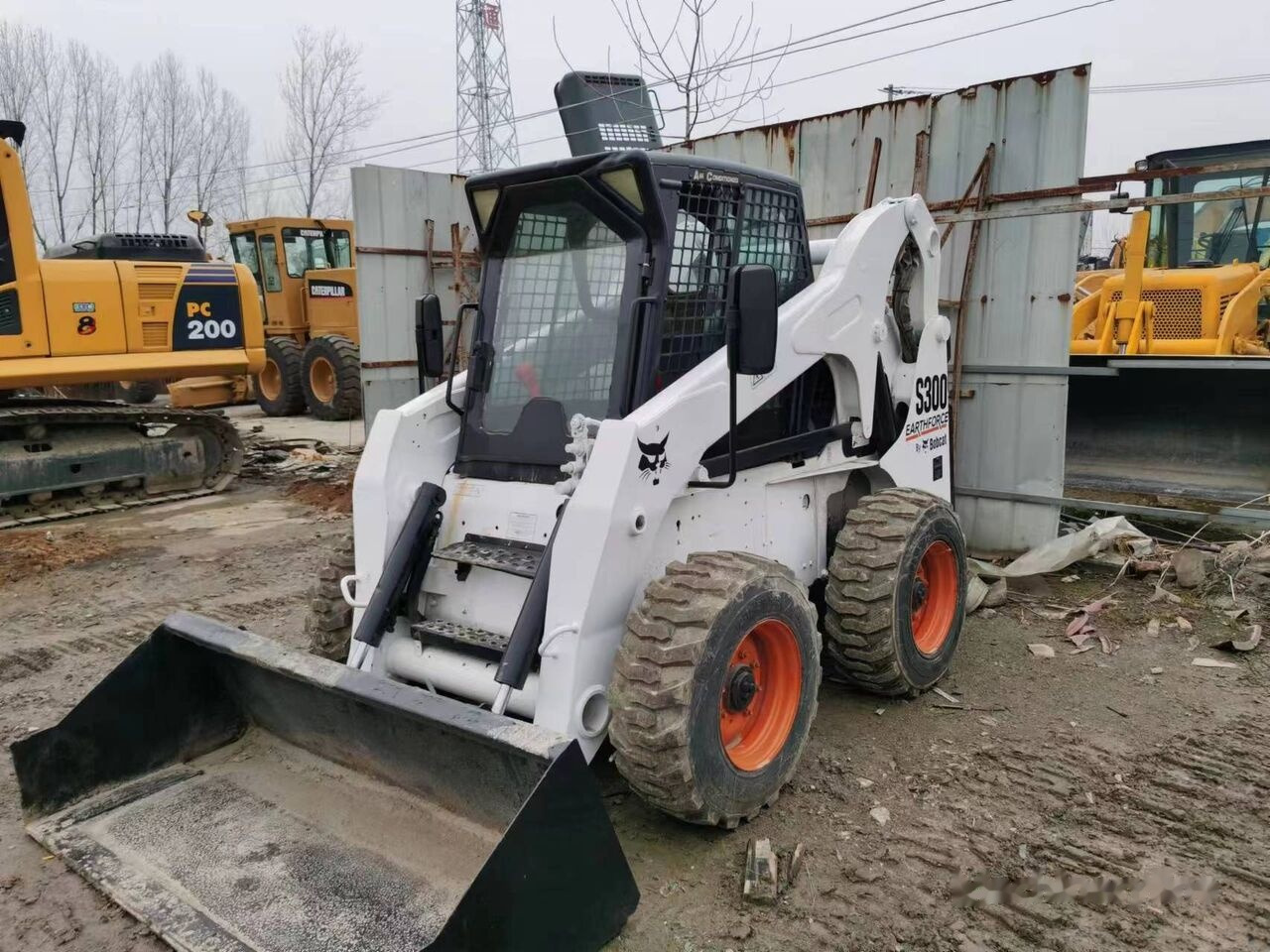 Bobcat S300 - Skid steer: gambar 2 Bobcat S300 - Skid steer: gambar 2