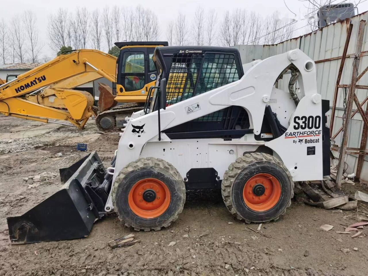 Bobcat S300 - Skid steer: gambar 5 Bobcat S300 - Skid steer: gambar 5