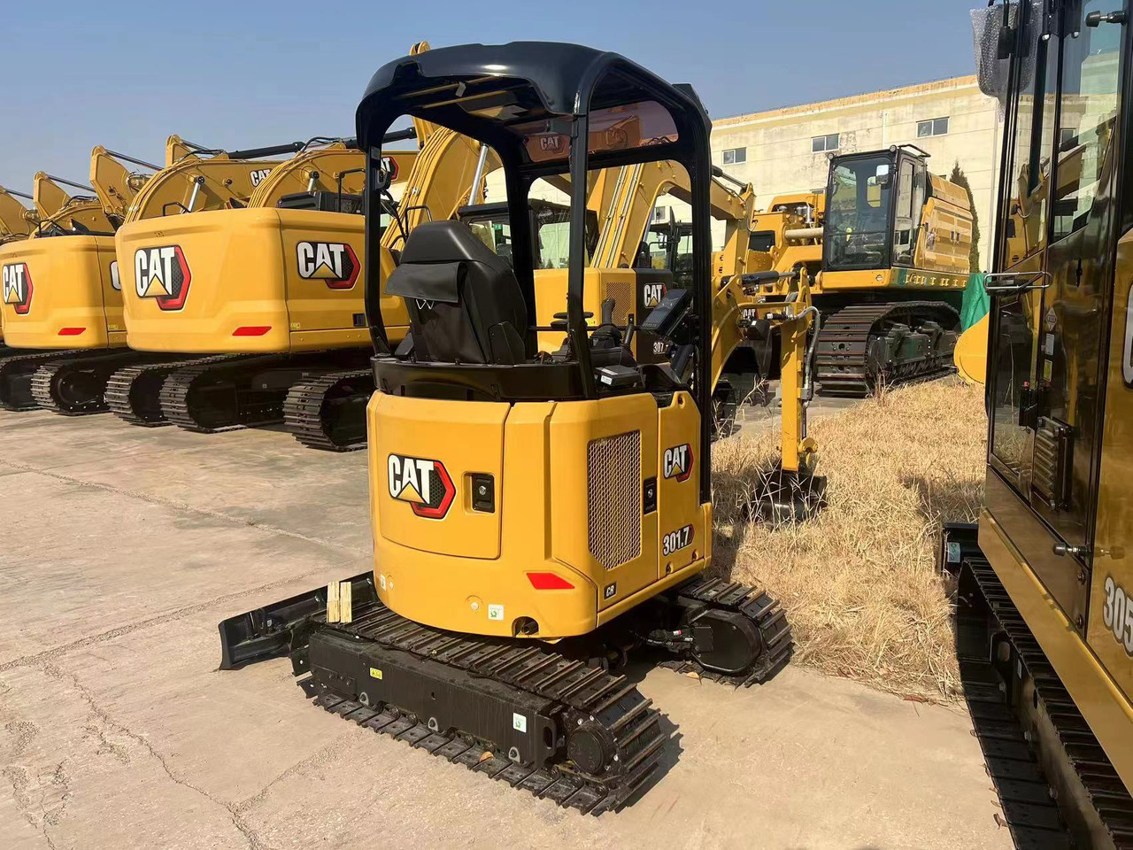 CAT 301.7 - Ekskavator mini: gambar 1 CAT 301.7 - Ekskavator mini: gambar 1