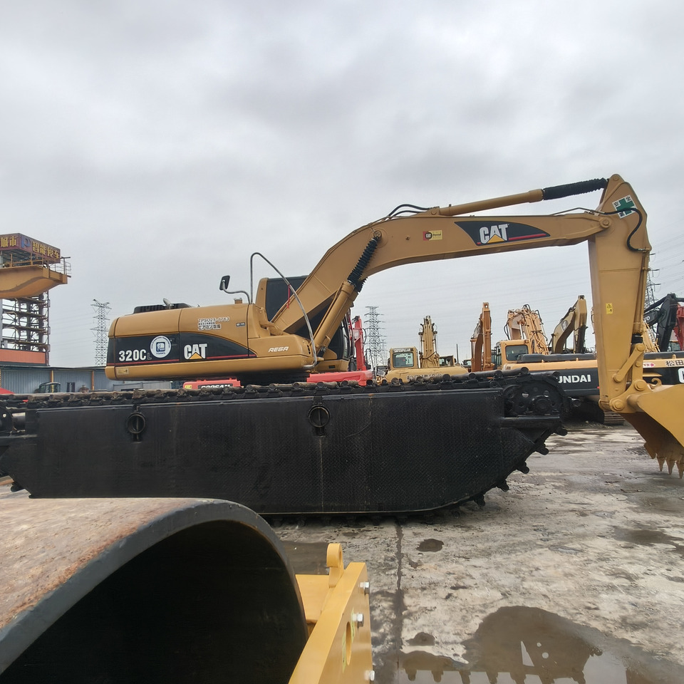 CAT 320C - Ekskavator amfibi: gambar 3 CAT 320C - Ekskavator amfibi: gambar 3