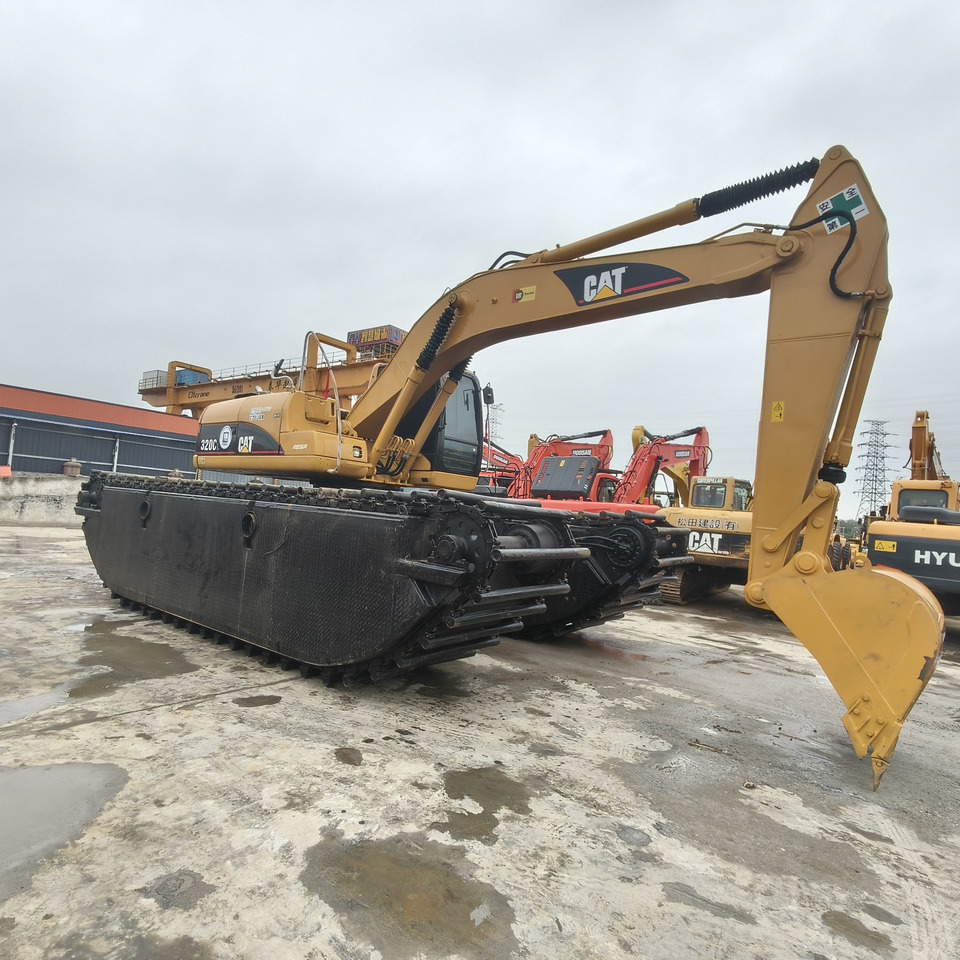 CAT 320C - Ekskavator amfibi: gambar 2 CAT 320C - Ekskavator amfibi: gambar 2