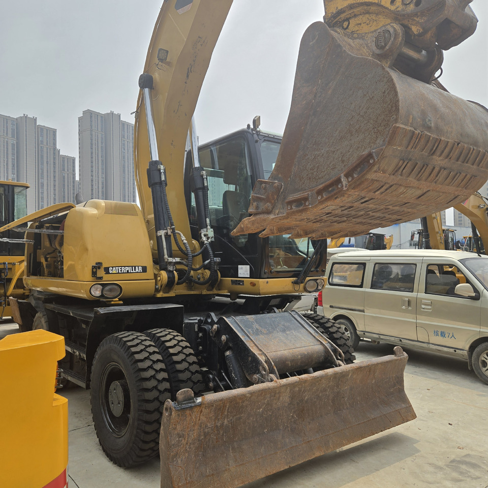 CAT M320D2 - Ekskavator roda: gambar 3 CAT M320D2 - Ekskavator roda: gambar 3