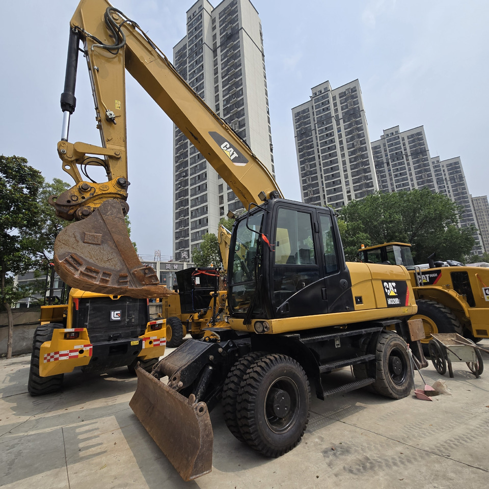 CAT M320D2 - Ekskavator roda: gambar 1 CAT M320D2 - Ekskavator roda: gambar 1