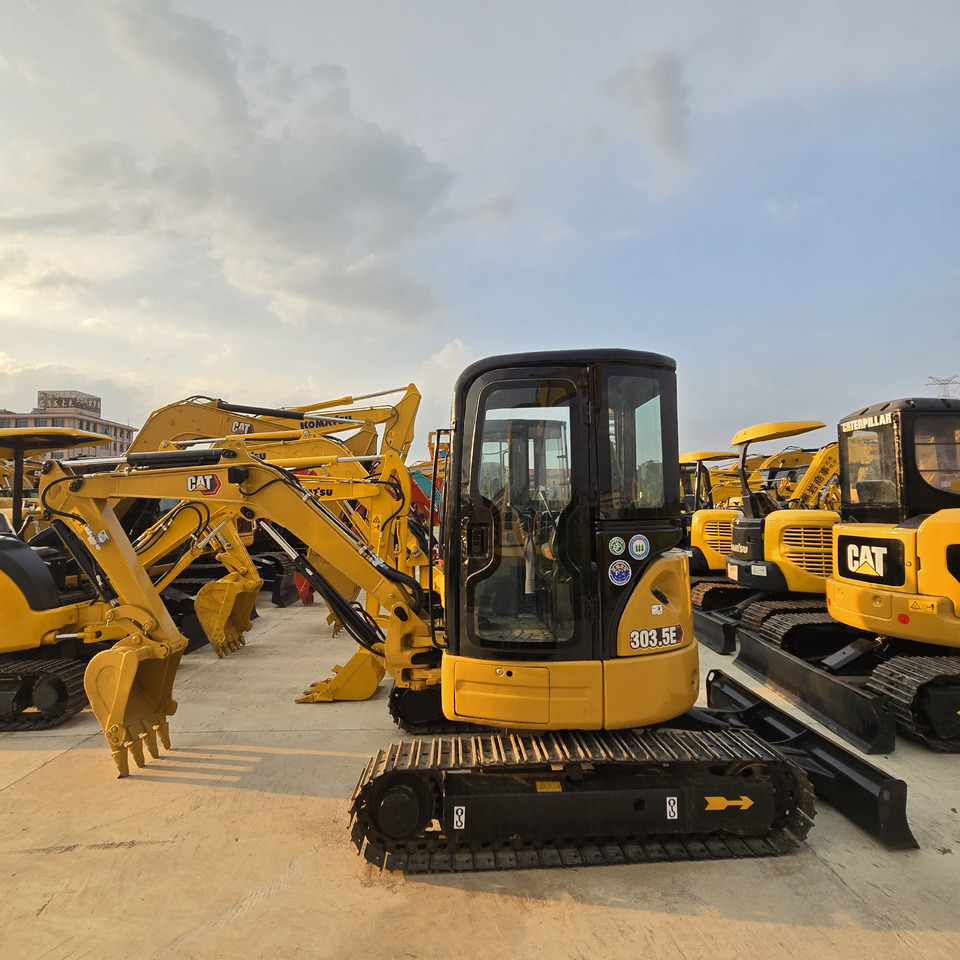 CATERPILLAR 303.5E2 - Ekskavator mini: gambar 1 CATERPILLAR 303.5E2 - Ekskavator mini: gambar 1