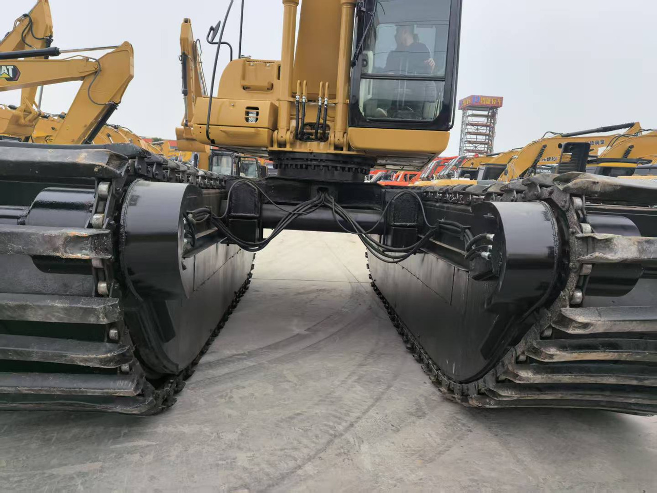 CATERPILLAR 320C boat excavator - Ekskavator amfibi: gambar 5 CATERPILLAR 320C boat excavator - Ekskavator amfibi: gambar 5