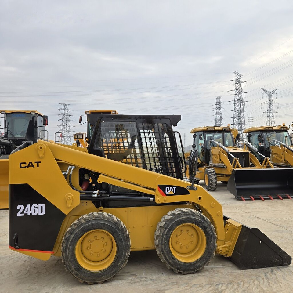Caterpillar 246D - Skid steer: gambar 3 Caterpillar 246D - Skid steer: gambar 3