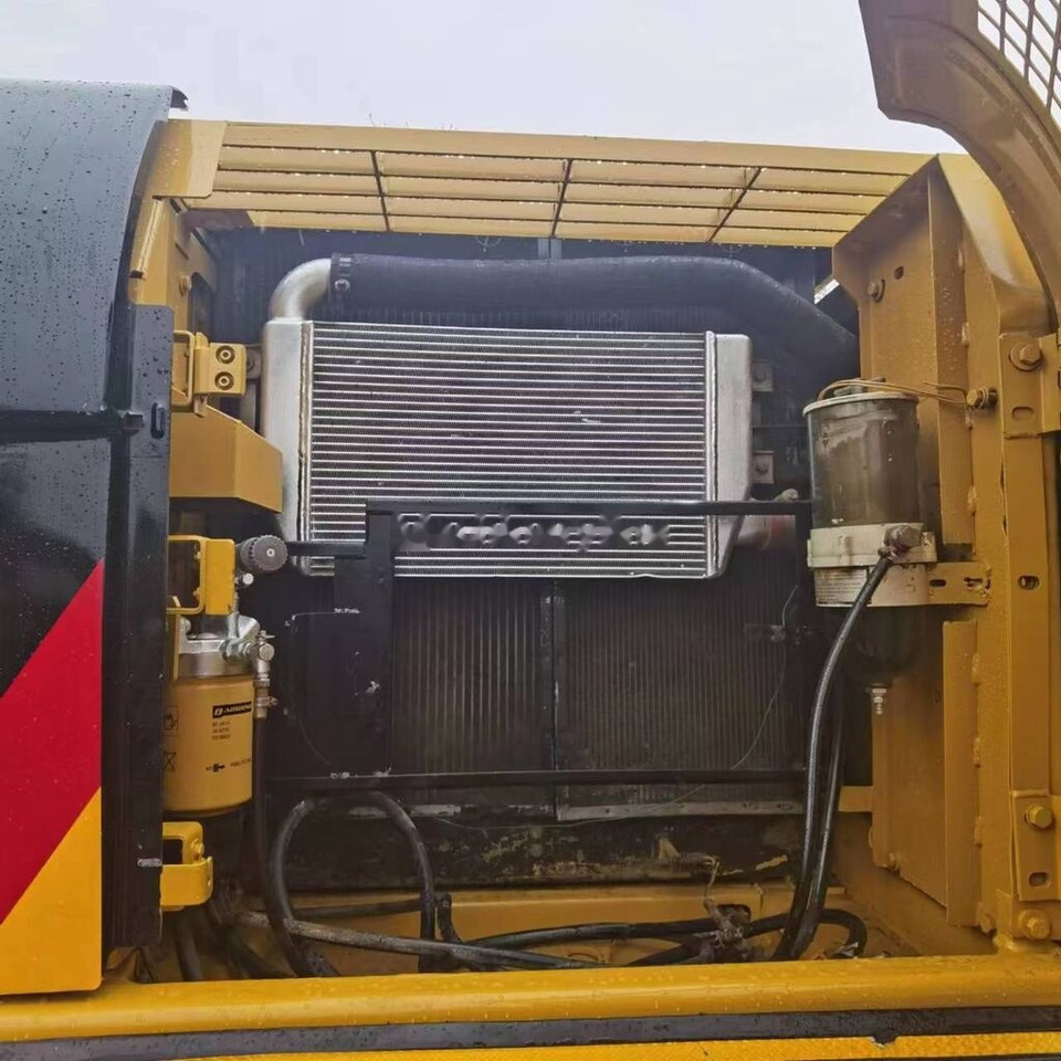 Caterpillar 320D - Ekskavator perayap: gambar 3 Caterpillar 320D - Ekskavator perayap: gambar 3