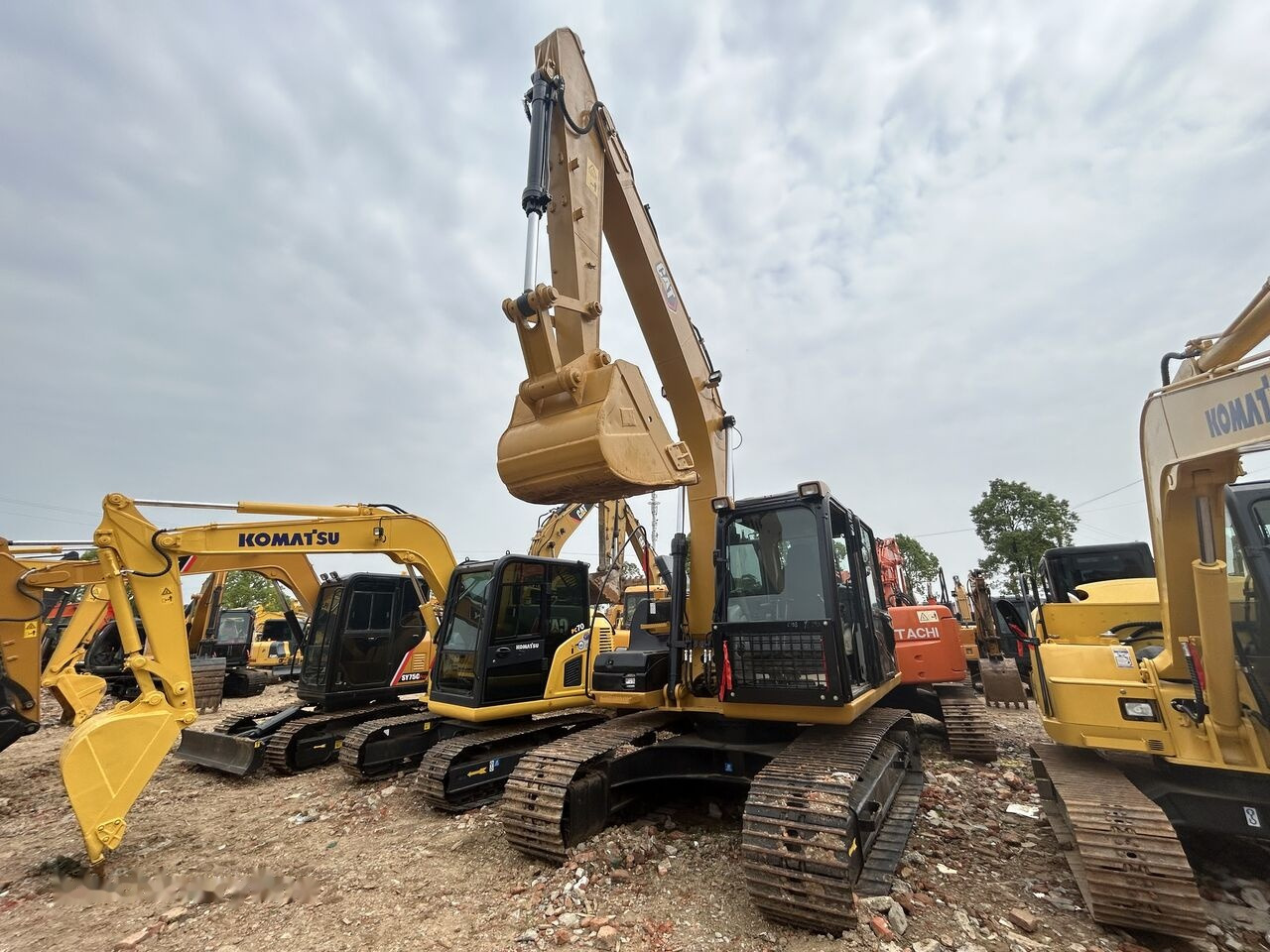 Caterpillar 320D2 - Ekskavator perayap: gambar 5 Caterpillar 320D2 - Ekskavator perayap: gambar 5