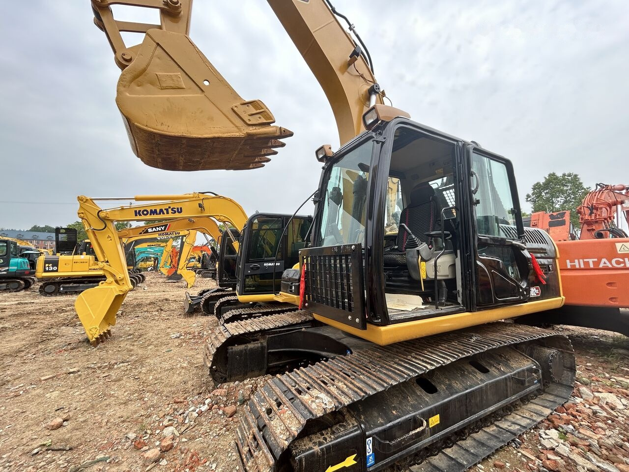 Caterpillar 320D2 - Ekskavator perayap: gambar 3 Caterpillar 320D2 - Ekskavator perayap: gambar 3