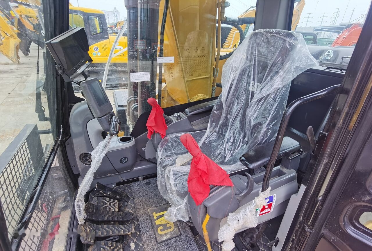 Caterpillar 320D2 - Ekskavator perayap: gambar 4 Caterpillar 320D2 - Ekskavator perayap: gambar 4