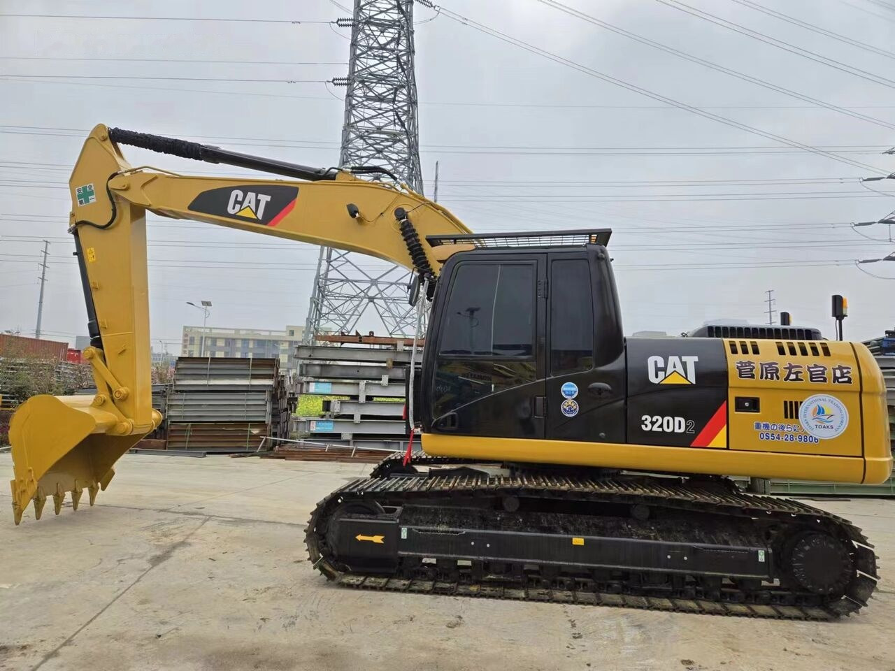 Caterpillar 320D2 - Ekskavator perayap: gambar 1 Caterpillar 320D2 - Ekskavator perayap: gambar 1